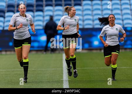 Sydney, Australien. Dezember 2023. Am 29. Dezember 2023 im Allianz Stadium in Sydney, Australien, bereiten sich die Schiedsrichter vor dem RD10-Spiel der A-League Women zwischen Sydney FC und Wellington vor. Credit: IOIO IMAGES/Alamy Live News Stockfoto