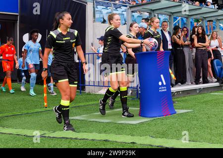 Sydney, Australien. Dezember 2023. Die Schiedsrichter gehen am 29. Dezember 2023 im Allianz Stadium in Sydney, Australien vor dem RD10-Spiel der A-League Women zwischen Sydney FC und Wellington auf das Spielfeld. Credit: IOIO IMAGES/Alamy Live News Stockfoto