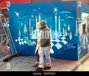 Glasgow, Schottland, Großbritannien. Dezember 2023. Das neue Jahr wird auf dem george Square fortgesetzt . Credit Gerard Ferry/Alamy Live News Stockfoto