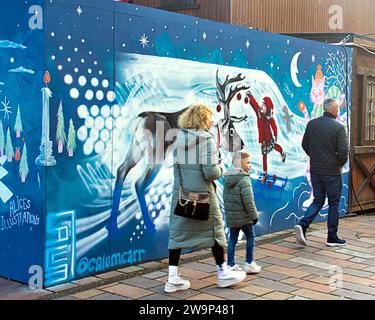 Glasgow, Schottland, Großbritannien. Dezember 2023. Das neue Jahr wird auf dem george Square fortgesetzt . Credit Gerard Ferry/Alamy Live News Stockfoto