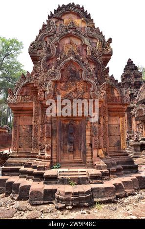 Banteay Srei oder Banteay Srey ist ein hindu-Tempel, der Shiva aus dem 10. Jahrhundert gewidmet ist. Angkor, Kambodscha. Stockfoto