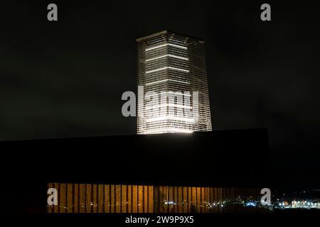 Eine Gezeitenuhr, die als Turm an der Uferpromenade von der Queen's Marque in Halifax, Nova Scotia, Kanada gebaut wurde. Stockfoto