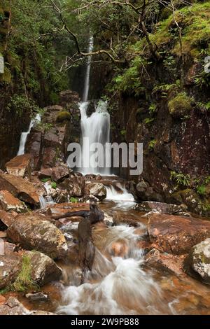 Skalieren Sie Force Wasserfall im Tal Buttermere im englischen Lake District. Stockfoto