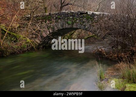 Scale Bridge über Buttermere Dubs im englischen Lake District Stockfoto