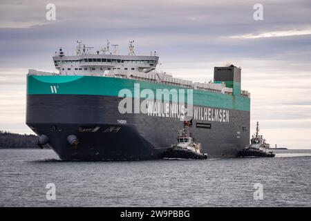 Wallenius Wilhelmsen Roll-on - Roll-off-Fahrzeug mit Frachtschiff Theben, Ankunft in Halifax, Nova Scotia, Kanada. Stockfoto