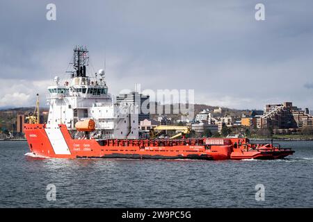 Der Eisbrecher der kanadischen Küstenwache CCGS Jean Goodwill kehrt nach der Such- und Rettungspatrouille nach Halifax zurück. Dieses Schiff wurde von einem kommerziellen Schlepper umgebaut. Stockfoto