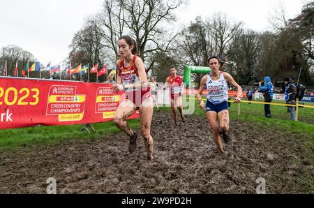 Cristina Ruiz aus Spanien trat am 10. Platz im Seniorenrennen der Frauen bei den SPAR-Cross-Country-Europameisterschaften im Laeken Park in Brüssel an Stockfoto
