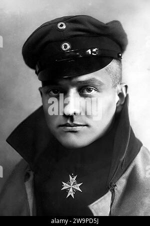 Manfred von Richthofen. Porträt des deutschen Luftaks, Manfred Albrecht Freiherr von Richthofen (1892–1918), in englischer Sprache Baron von Richthofen oder Roter Freiherr, um 1917 Stockfoto
