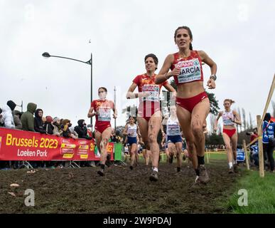 Marta García aus Spanien trat am 10. Platz beim Seniorenrennen der Frauen bei der SPAR-Europameisterschaft im Laeken Park in Brüssel an Stockfoto