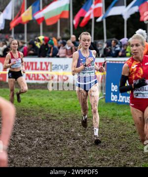 Niamh Bridson-Hubbard aus Großbritannien und NI nahm an den Seniorenrennen der Frauen bei den SPAR Cross Country Europameisterschaften im Laeken Park in Brus Teil Stockfoto