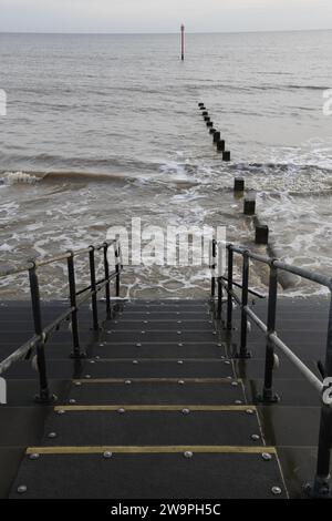 Schritte zum Meer Stockfoto
