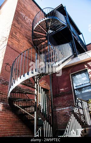 Legendäre Wendeltreppen aus Schmiedeeisen im Zentrum von Montreal, Quebec, Kanada Stockfoto