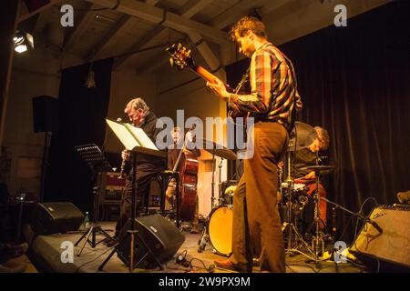 Deutschland, Rolf Kuehn Quartett. Rolf Kuehn (* 29. September 1929 in Köln) (*† 18. August 2022 in Berlin) war ein deutscher Jazzklarinettist. Er war einer von Stockfoto