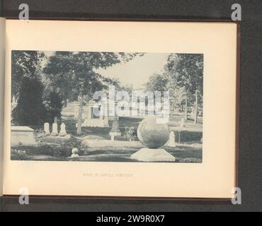 Ansicht des Lowell Cemetery, Anonym, um 1887 - in oder vor 1892 photomechanischer Druck Lowell Papier Kollotype Churchyard, Friedhof. Grabbeigaben, Grabbeigaben und andere Grabbeigaben Lowell Stockfoto