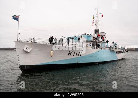 Die erhaltene Korvette der Flower-Klasse HMCS Sackville nähert sich ihrem Liegeplatz an der Halifax Waterfront in Nova Scotia, Kanada. Stockfoto