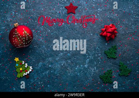 Frohe Weihnachten und Happy New Year strukturierter blauer Hintergrund mit Kopierraum für Text Stockfoto