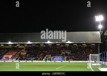 Peterborough, Großbritannien. Dezember 2023. Reisende Barnsley-Fans während des Sky Bet League 1 Spiels Peterborough United gegen Barnsley im Weston Homes Stadium, Peterborough, Großbritannien, 29. Dezember 2023 (Foto: Mark Cosgrove/News Images) in Peterborough, Großbritannien am 29. Dezember 2023. (Foto: Mark Cosgrove/News Images/SIPA USA) Credit: SIPA USA/Alamy Live News Stockfoto