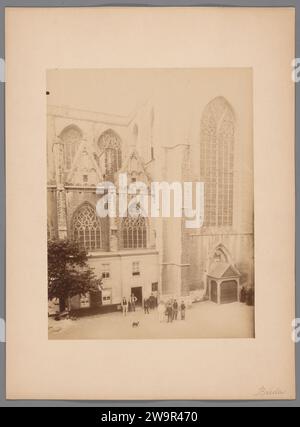 Blick auf die Südseite der Grote Kerk in Breda, Anonym (Monumentenzorg) (zugeschrieben), 1890–1920 Fotografie Breda fotografische Unterstützung. Kirche mit Pappalbumendruck (außen) große Kirche Stockfoto