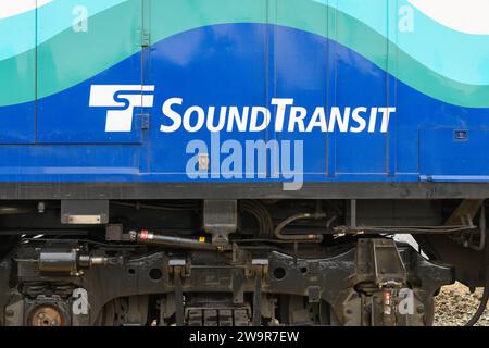 Edmonds, WA, USA – 11. September 2023; Name und Logo von Sound Transit auf dem Pendlerzug in der Region Puget Sound Stockfoto