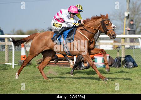 River Bray, Sieger des 2. Rennens in Wincanton, geritten von Alan Johns und trainiert von Victor Dartnall Stockfoto