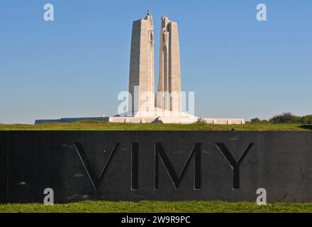 Das kanadische National Vimy Memorial, entworfen vom Bildhauer Walter Allward, ist der Ort der Schlacht am Vimy Ridge im Ersten Weltkrieg in Frankreich. Stockfoto