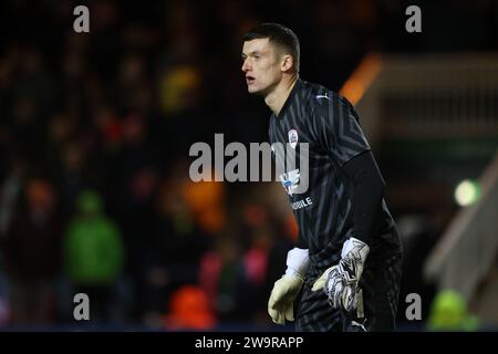 Peterborough, Großbritannien. Dezember 2023. Liam Roberts (B) beim Spiel Peterborough United gegen Barnsley EFL League One im Weston Homes Stadium, Peterborough, Cambridgeshire, am 29. Dezember 2023. Quelle: Paul Marriott/Alamy Live News Stockfoto