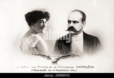 1910 , Paris , FRANKREICH : die französische Postkarte feiert am 14 . november 1910 die Hochzeit des französischen Prinzen VICTOR Napoleon BONAPARTE ( 1862 - 1926 ) mit der Prinzessin Clémentine de Belgique de Sachsen-Cobourg et Gotha ( von Belgien , 1872 - 1955 ) in Moncalieri ( Italien ) . Das Paar hatte zwei Söhne: Marie-Clotilde ( de Witt , 1912–1996 ) und Louis Napoléon ( 1914–1997 ). Victor Napoleon war der Sohn des Prinzen Napoléon-Jerome Bonaparte ( 1822–1891) und der italienischen Prinzessin Marie-Clotilde de Savoie ( 1843–1911), Tochter des italienischen Königs Victor-Emmanuel II. ( Vittorio Emanuele) Stockfoto