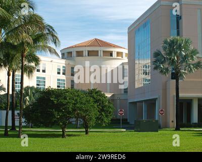 Miami, Florida, USA - 29. Dezember 2023: Das neue moderne Gebäude wurde dem West Kendall Baptist Hospital hinzugefügt. Stockfoto