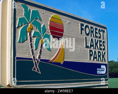 Miami, Florida, USA - 29. Dezember 2023: Forest Lake Public Park im Westen von Miami. Stockfoto