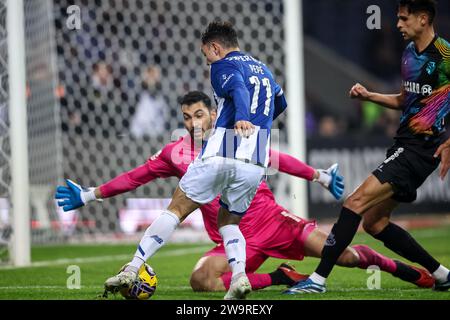 Dragon Stadium, Porto, Portugal. Dezember 2023. Links nach rechts, Pepê beim FC Porto gegen GD Chaves. Quelle: Victor Sousa/Alamy Live News Stockfoto