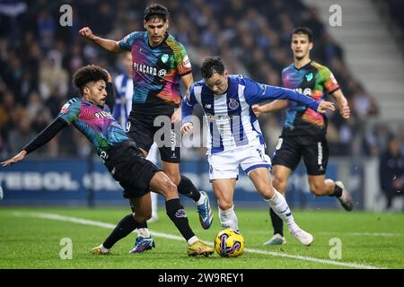 Dragon Stadium, Porto, Portugal. Dezember 2023. Links nach rechts, Pepê beim FC Porto gegen GD Chaves. Quelle: Victor Sousa/Alamy Live News Stockfoto