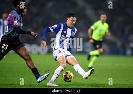 Dragon Stadium, Porto, Portugal. Dezember 2023. Links nach rechts, Pepê beim FC Porto gegen GD Chaves. Quelle: Victor Sousa/Alamy Live News Stockfoto