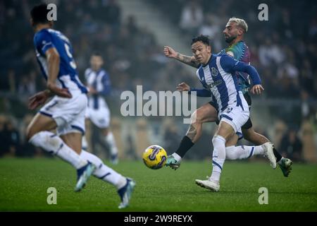 Dragon Stadium, Porto, Portugal. Dezember 2023. Links nach rechts, Pepê beim FC Porto gegen GD Chaves. Quelle: Victor Sousa/Alamy Live News Stockfoto