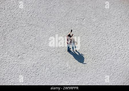 Selfie im Sand, CI EN Pagoda, Sun Moon Lake, Yuchi, Taiwan Stockfoto