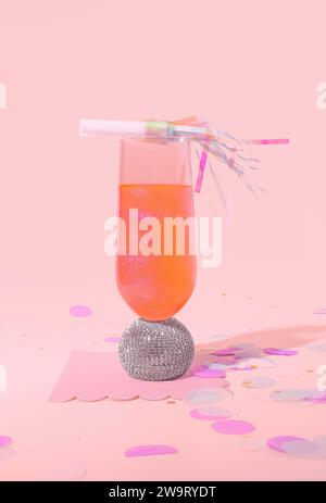 Ein Cocktail mit Orangendiamantbespannung und Glitzer mit Celebration Noise Maker, Konfetti in einer feierlichen Partyszene auf einem Pastel Gradient Backgr Stockfoto