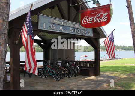 Whitehouse, Texas – 22. Juni 2023: Bait Shop and Pavilion at the Boulders on Lake Tyler in Whitehouse, Texas Stockfoto