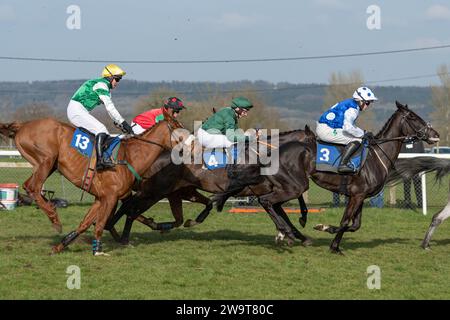 Blakey Bear lief in Wincanton unter Jockey James Best, trainiert von Neil Mulholland Stockfoto