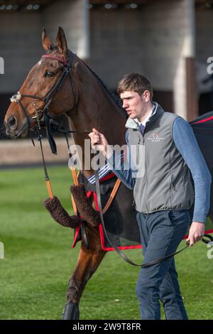 Broken Quest wird im Vorfeld-Parade-Ring gelaufen Stockfoto