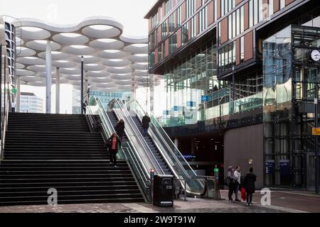 Bahnhofsbereich im Zentrum der Stadt Utrecht in den Niederlanden. Stockfoto