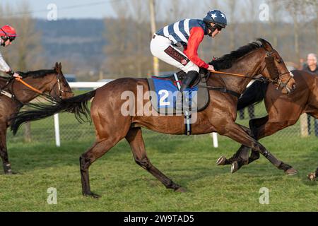 Novus Aditus, geritten von Kieren Buckley trainiert von Nigel Hawke, lief in der Handicap Hürde in Wincanton, 21. März 2022 Stockfoto