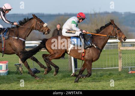 Megaudais Speed gewinnt in Wincanton, geritten von Gavin Sheehan und trainiert von Laura Young am 21. März 2022 Stockfoto