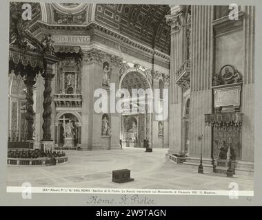 Rom. St. Pieter, ca. 1893 - ca. 1903 fotografieren Sie das Seitenschiff der Sint Pieter mit rechts vor dem Denkmal für Clemens XIII RomeNiederlande fotografischer Unterstützung. Karton Albumendruck St.. Petersbasilika Stockfoto