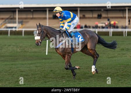 Unsterblicher Fame, geritten von Stan Sheppard und trainiert von Tom Lacey, gewann die Handicap-Hürde in Wincanton am 21. März 2022 Stockfoto