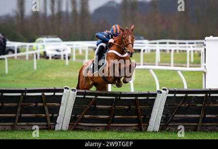 Spring Note und James Bowen gewinnen die Play Coral Racing Super Series für kostenlose Mares Handicap Hürde für Trainer Nickty Henderson und Besitzer Canter Banter Racing Credit: JTW equine Images/Alamy Live News Stockfoto