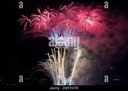 Jährliches Silvester-Feuerwerk bei der Space Needle in Seattle, Washington, USA Stockfoto