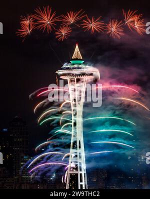 Jährliches Silvester-Feuerwerk bei der Space Needle in Seattle, Washington, USA Stockfoto