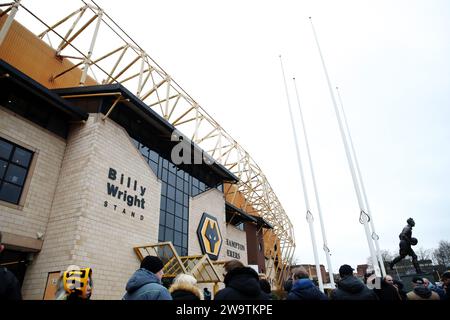 Wolverhampton, Großbritannien. Dezember 2023 30. Allgemeine Ansicht außerhalb des Stadions vor dem Premier League-Spiel in Molineux, Wolverhampton. Der Bildnachweis sollte lauten: Jessica Hornby/Sportimage Credit: Sportimage Ltd/Alamy Live News Stockfoto