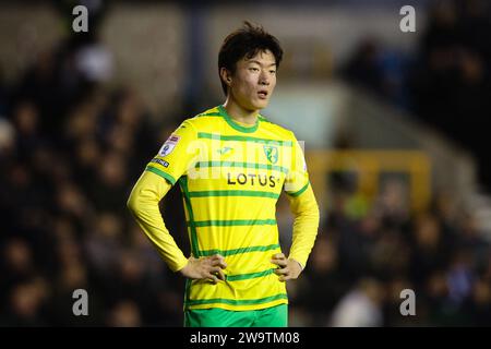 LONDON, UK - 29. Dezember 2023: UI-Jo Hwang von Norwich City sieht beim EFL-Meisterschaftsspiel zwischen Millwall FC und Norwich City FC in den an Stockfoto