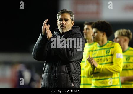 LONDON, UK - 29. Dezember 2023: Norwich City Manager David Wagner applaudiert den Fans nach dem EFL-Meisterschaftsspiel zwischen Millwall FC und Norwich City Stockfoto