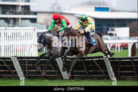 Rambo T und Gavin Sheehan gewinnen den Coral Racing Club für die Freie Handicap-Hürde für Trainer Olly Murphy und Eigentümer MPB Contractors Limited. Quelle: JTW equine Images/Alamy Live News Stockfoto